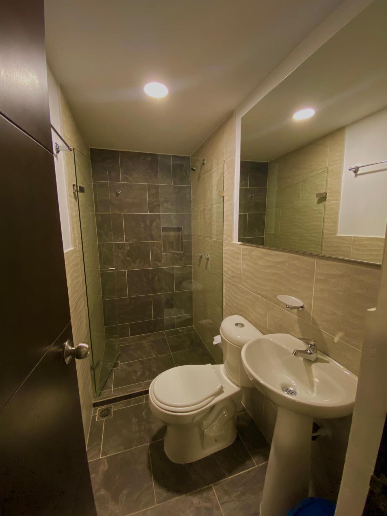 Hotel Buenos Aires Central Медельин Экстерьер фото