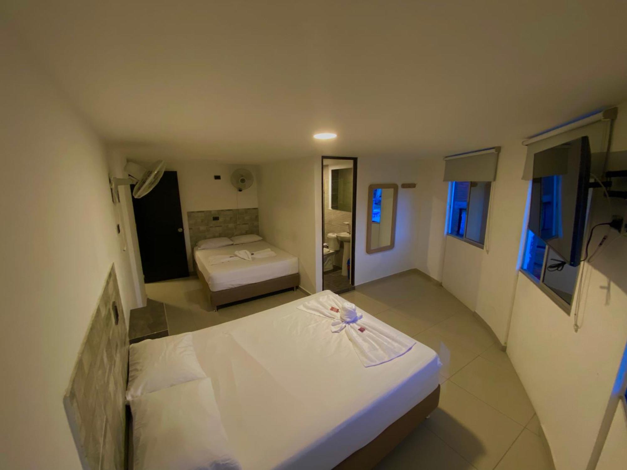 Hotel Buenos Aires Central Медельин Экстерьер фото